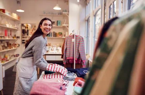 1. Menata Produk atau Display di Rak
